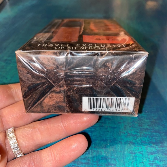 NWT MAC TRAVEL EXCLUSIVE LIP KIT - Picture 5 of 7